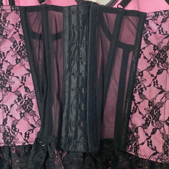 Hanky Panky - Pink with Black lace Corset - Size 8 - Picture 5 of 8